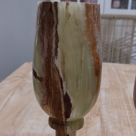 VINTAGE SET OF 2 MIX MATCH GOBLETS GLASSES BROWN GREEN MARBLE ONYX - Picture 3 of 7